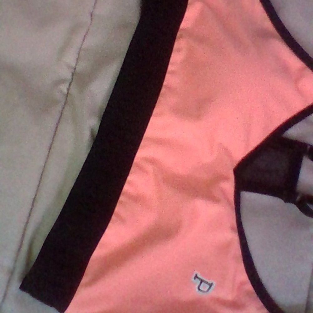 pink sports bra